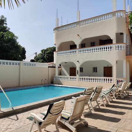 Hotel Dabo House Brufut Exterior foto
