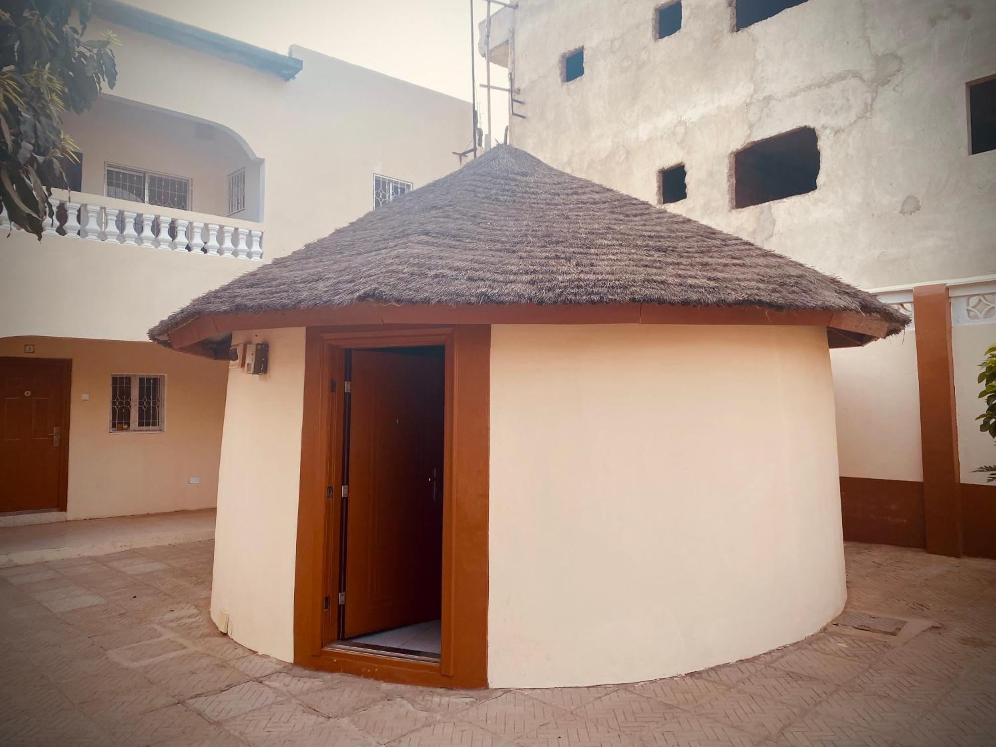 Hotel Dabo House Brufut Exterior foto