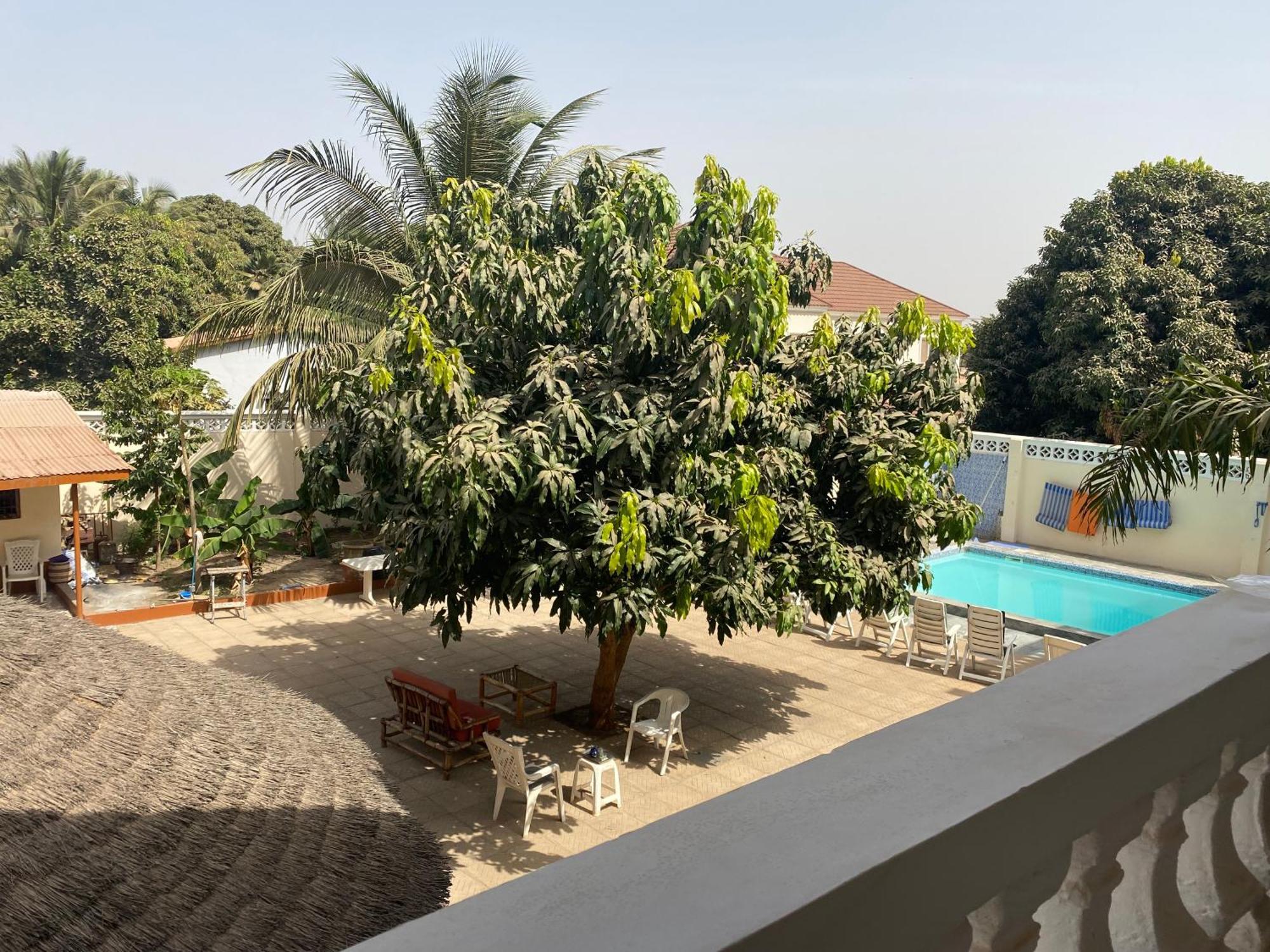 Hotel Dabo House Brufut Exterior foto