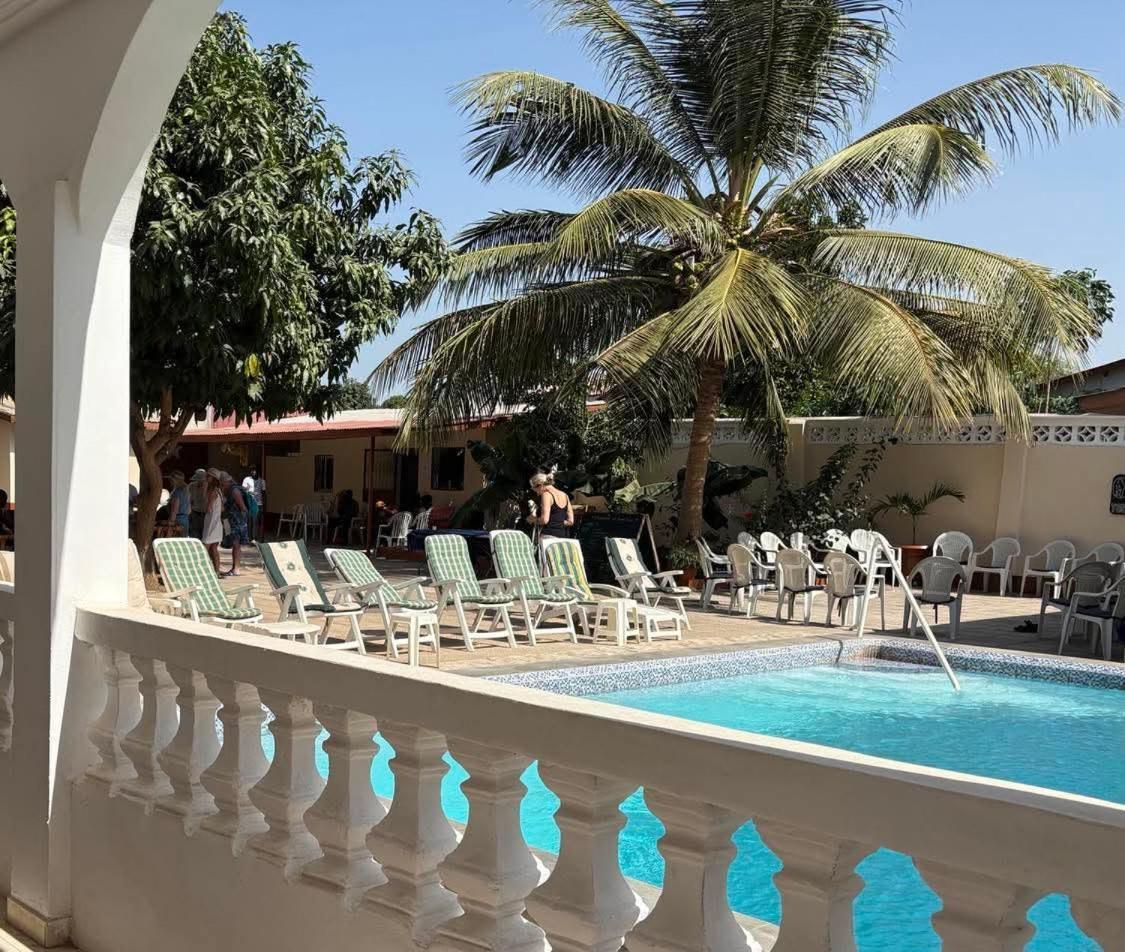 Hotel Dabo House Brufut Exterior foto