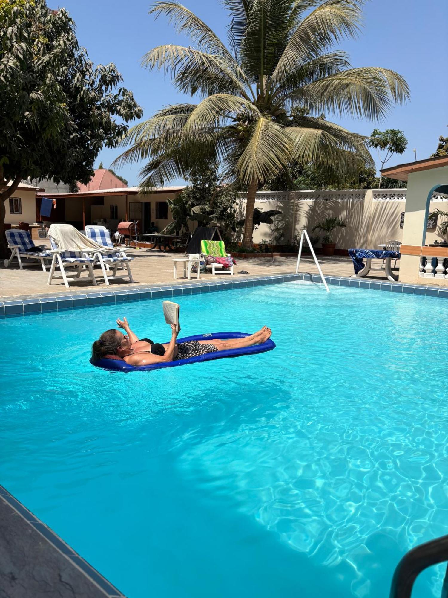 Hotel Dabo House Brufut Exterior foto